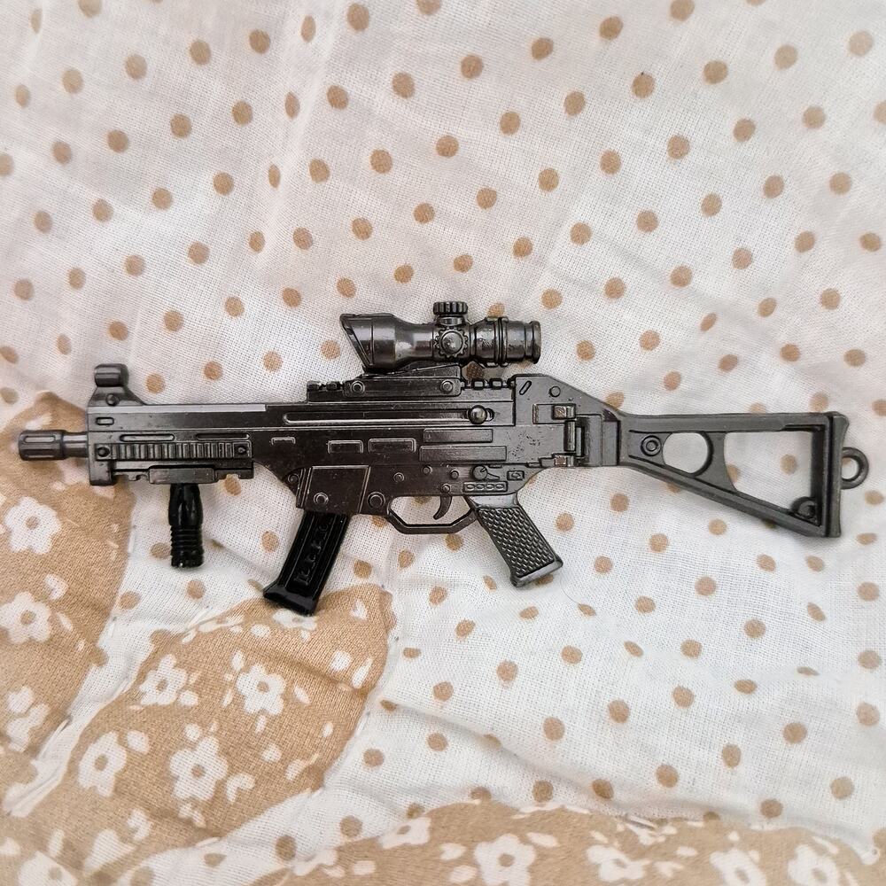 Heckler & Koch UMP9 Diecast Metal Miniature Rifle Keychain Charm PUBG